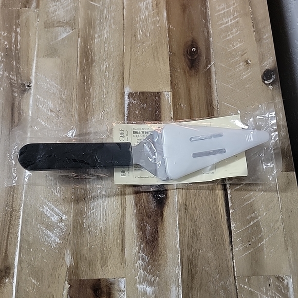 Coupe-tarte Pampered Chef 1166 - Inox Et Plastique Noir - Avec Protection - Occasion